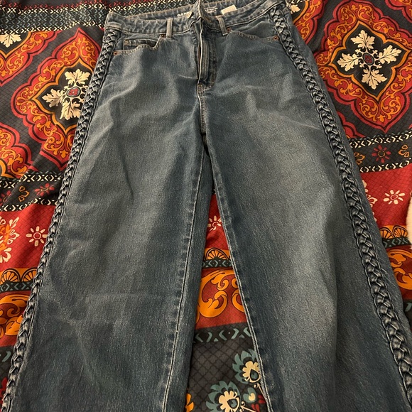 Old Navy Extra High-Rise Sky-Hi Wide Leg Braided Jeans - Picture 1 of 5